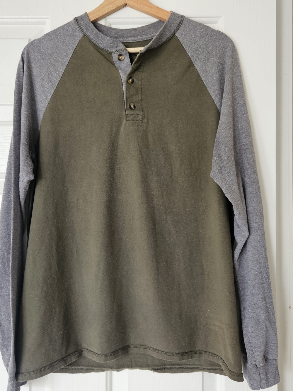 Hanes Olive Green & Gray Longsleeve T-shirt - M